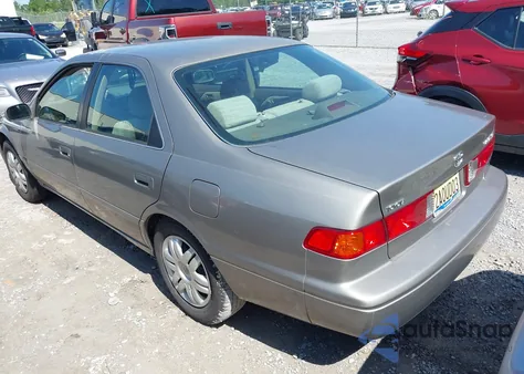2001 Toyota Camry Ce/Le/Xle z USA, uszkodzony, nr VIN 4T1BG22K81U115787
